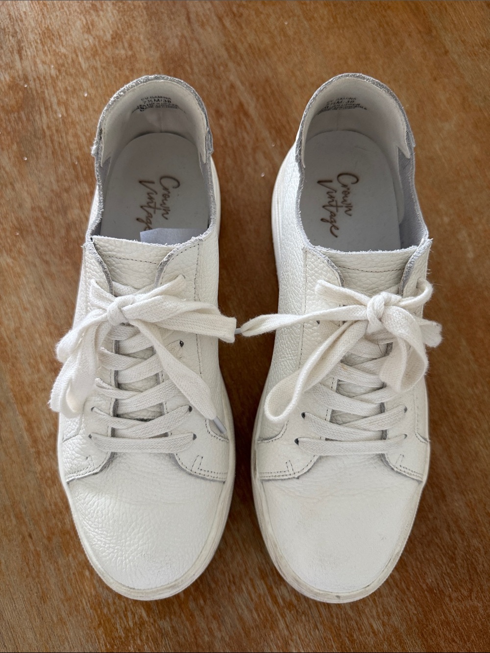 Crown Vintage Gamina White Pebbled Leather Platform Sneakers - Size 7.5M